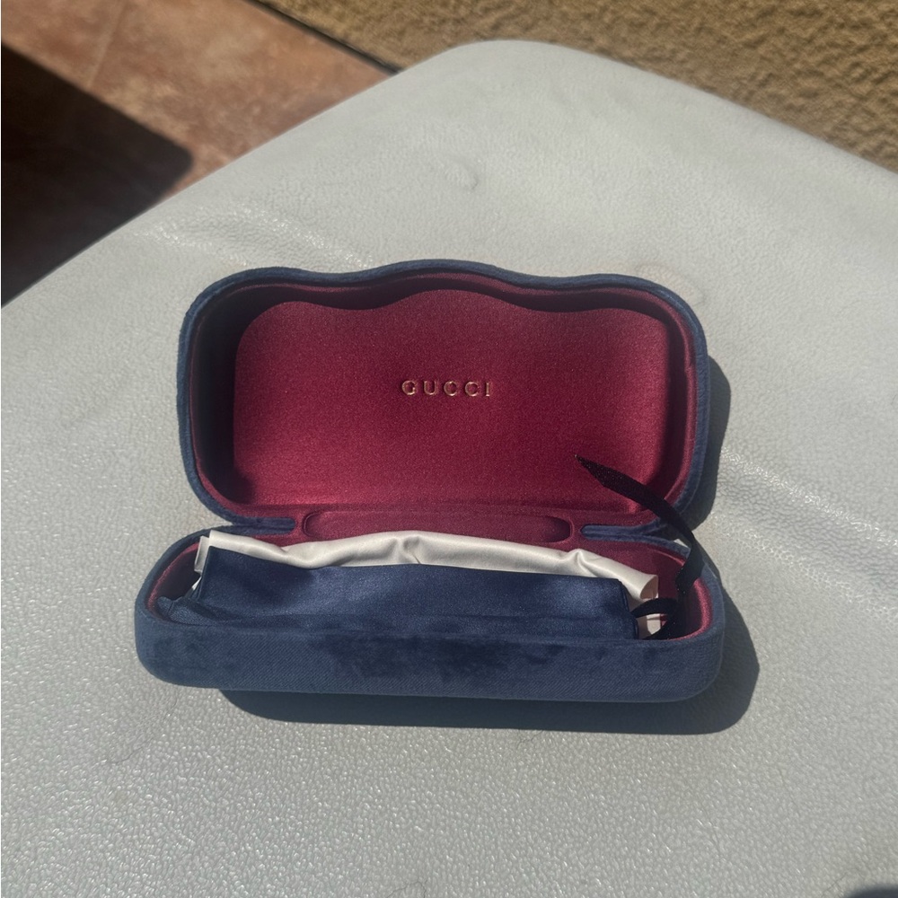 Gucci Oversized Square Sunglasses in Black - Picture 6 of 7